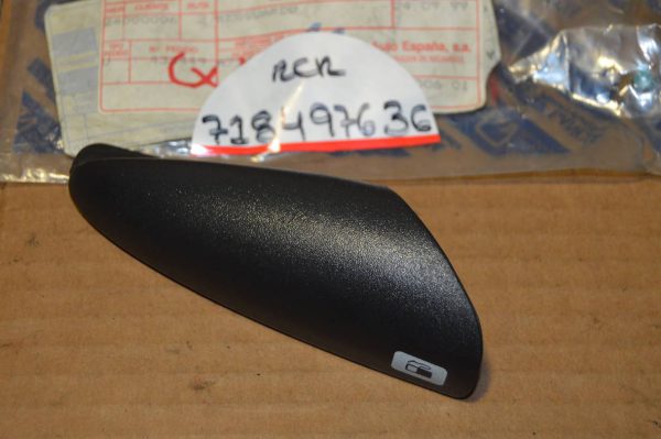Ref. 718497636 Resguardo alavanca de abertura do tanque Fiat Marea NOVO