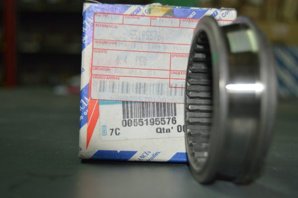 Ref: 55195576 Luva 5ª Velocidade  Alfa Romeo 147, 156; Fiat Brava, Bravo, Doblo, Fiorino, Grand Siena, Idea, Linea, Marea, Palio, Novo Palio, Uno, Novo Uno, Punto, Siena, Stilo, Strada NOVO