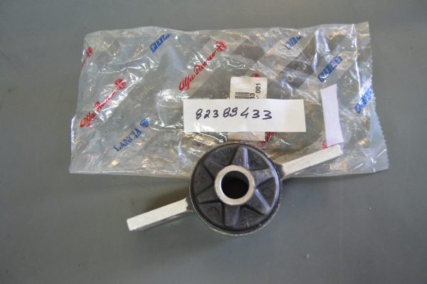 Ref: 82388433 Suporte de Braço de Suspensão Fiat Croma; Alfa Romeo 164, 155; Lancia Dedra, Thema; Saab 9000 NOVO - Imagen 2