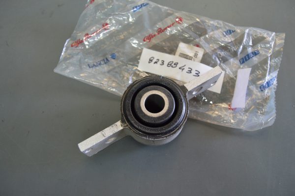 Ref: 82388433 Suporte de Braço de Suspensão Fiat Croma; Alfa Romeo 164, 155; Lancia Dedra, Thema; Saab 9000 NOVO - Imagen 3