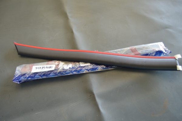 Ref. 717397080 Friso Traseiro Direito Fiat Punto 55-60-75-90 (93-97) NOVO