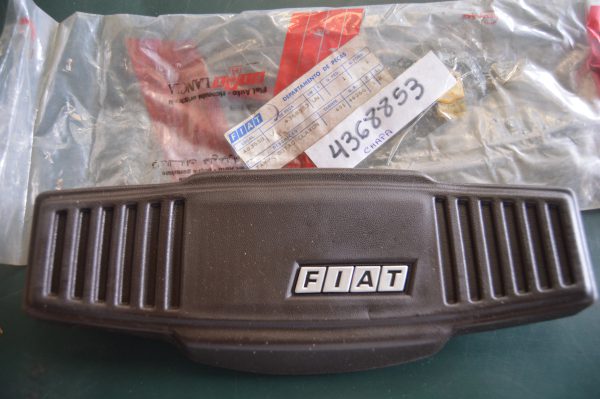 Ref. 4368853 Tampa do Botão da Buzina Fiat 128 NOVO