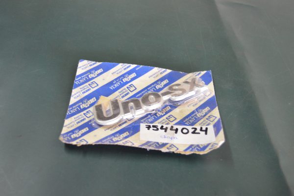Ref. 7544024 Emblema "Uno SX" Fiat Uno NOVO