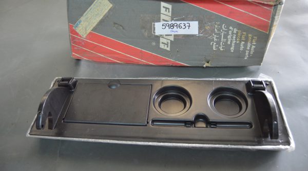 Ref. 5989637 Tampa do porta luvas Lancia Y10 (88-92) NOVO