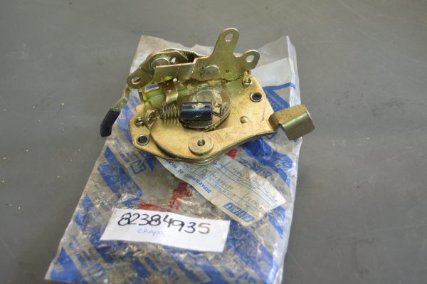 Ref. 82384935 Fecho Porta Traseira Esquerda Lancia Delta, Prisma NOVO