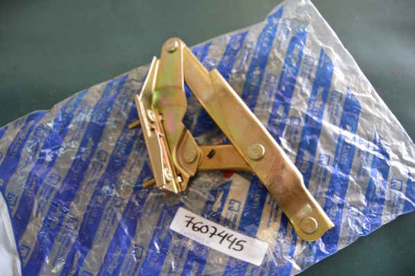 Ref. 7607445 Dobradiça Capôt Direita Fiat Tipo NOVO