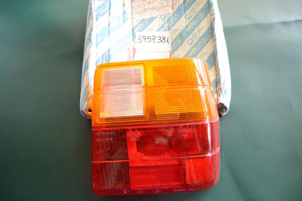 Ref. 5952381 Vidro Farolim Traseiro Direito Fiat NOVO