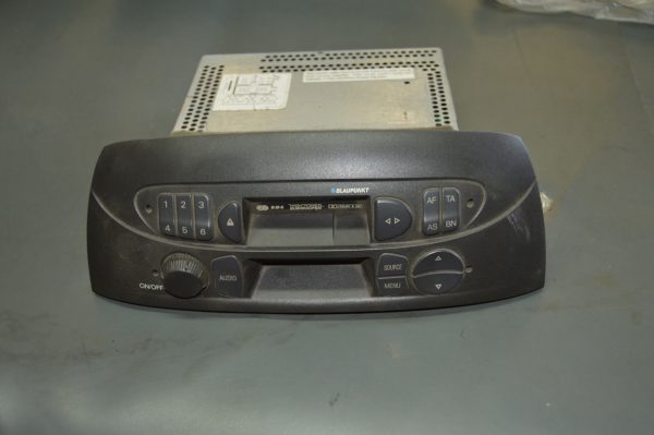 Ref. BP137434923234 Auto Rádio c/ Porta Cassete (Blaupunkt) Fiat NOVO