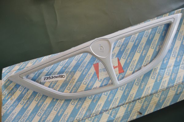 Ref. 735300780 Grade de Radiador para Pintar Lancia Y NOVO