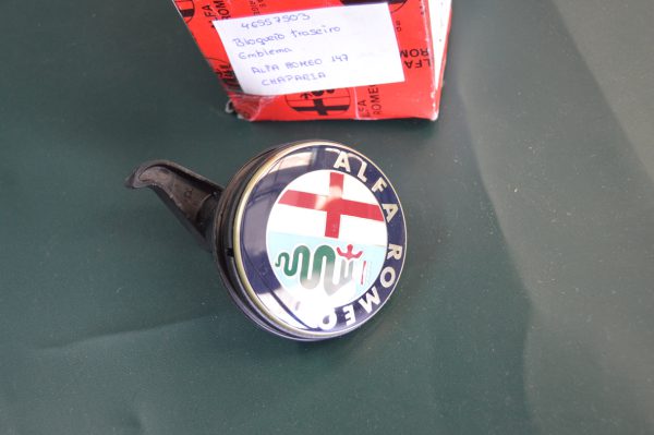 Ref. 46557503 Emblema Bloqueio Traseiro com Fecho Alfa Romeo 147 NOVO