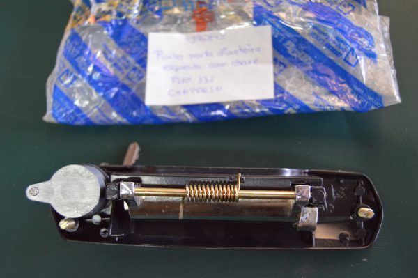 Ref. 4396843 Manipulo Exterior Porta Dianteira Esquerda com Chave Fiat 131 NOVO - Imagen 2