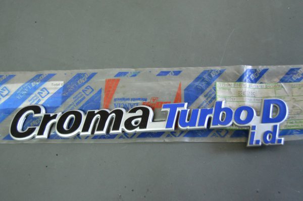 Ref. 82435185 Emblema "Croma_Turbo_D i.d." Fiat NOVO