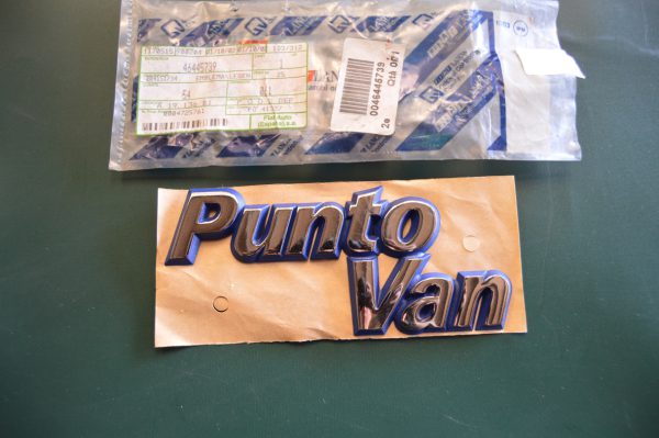 Ref. 46445739 Emblema Fiat Punto Van NOVO