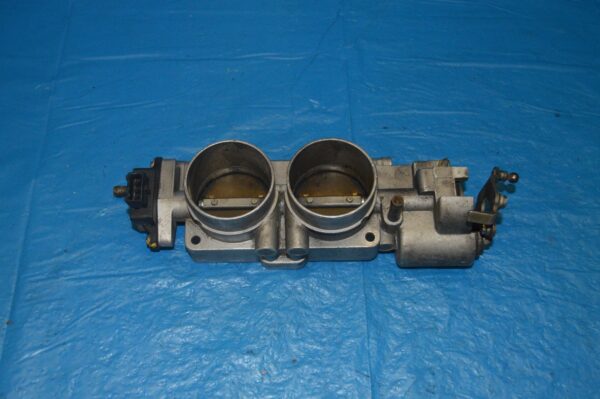Ref. 90411873 Corpo de Borboleta Opel Ómega 2.5 V6