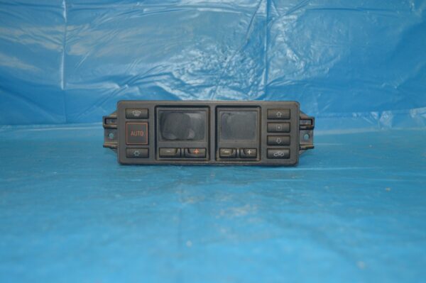 Ref. 4A0820043D Comando Controlo do Ar Condicionado Audi