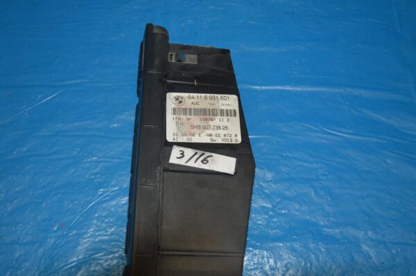 Ref. 5HB00773826 Comando Controlo do Ar Condicionado BMW  Serie 3 Coupe E46 - Imagen 2