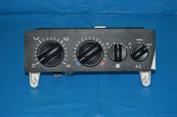 Ref. 9041702057 Comando Controlo do Ar Condicionado Renault Clio I