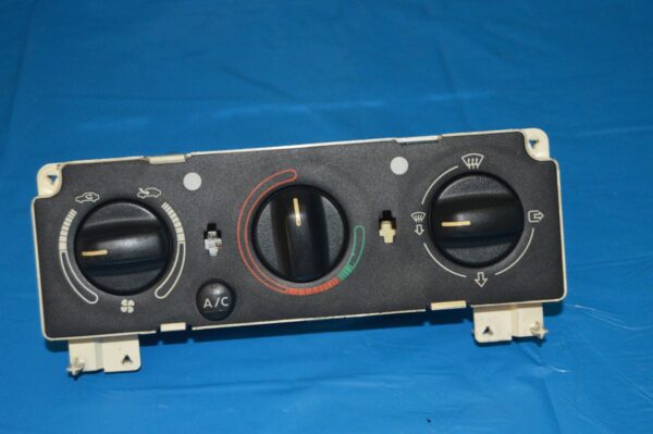 Ref. 830051263F Comando Controlo do Ar Condicionado Peugeot 306