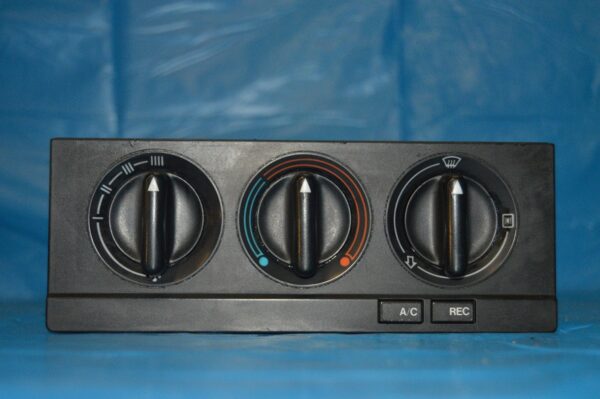 Ref. 893959621 Comando Controlo do Ar Condicionado Audi 80