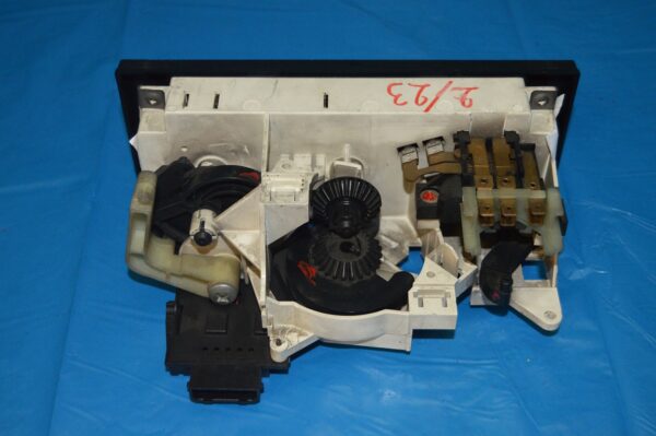 Ref. 893959621 Comando Controlo do Ar Condicionado Audi 80 - Imagen 2
