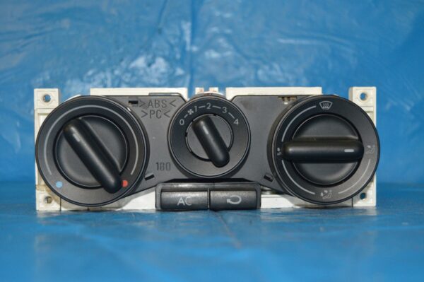 Ref. 1C0820045D Comando Controlo do Ar Condicionado Volkswagen