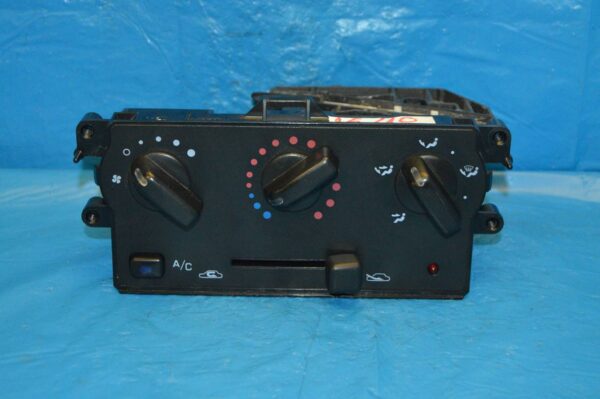 Ref. 7040230733 Comando Controlo do Ar Condicionado Nissan Micra; Primera