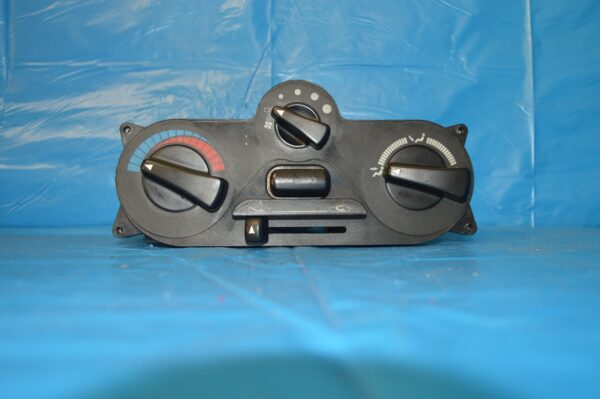 Ref. MB947678 Comando Controlo do Ar Condicionado Mitsubishi Carisma