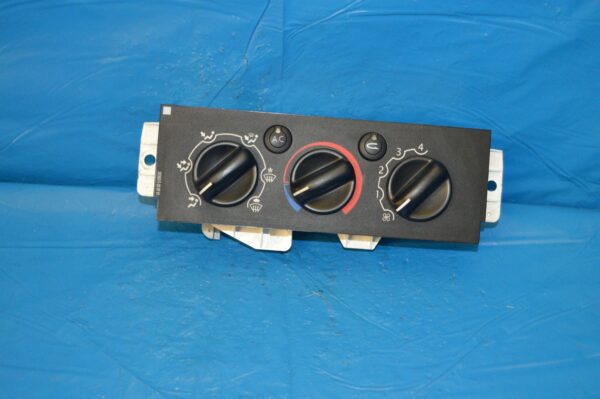 Ref. N2385001 Comando Controlo do Ar Condicionado Renault Master II