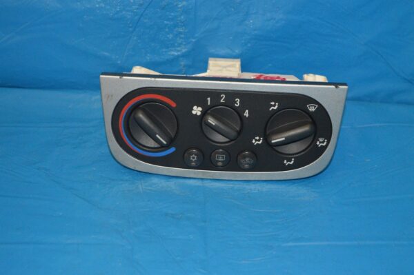 Ref. 031110HAACI Comando Controlo do Ar Condicionado Opel Corsa C, Combo