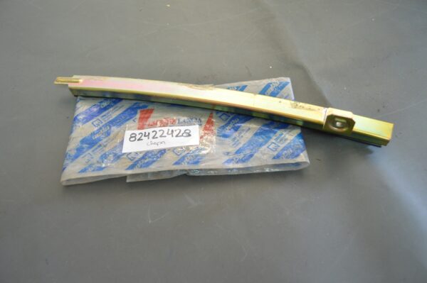 Ref; 82422428 Guia Vidro  Dianteiro Direito - Lancia Delta R.86 BZ/DS - NOVO