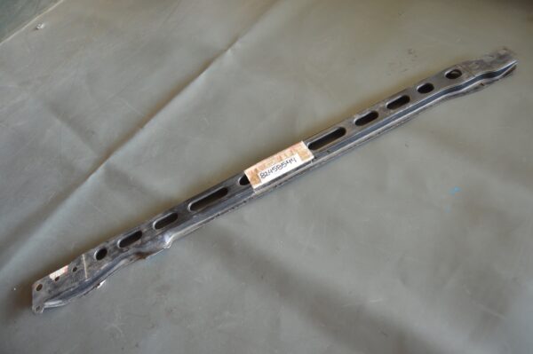 Ref; 82458544 Travessa Suporte do Radiador - Lancia Delta  NOVO