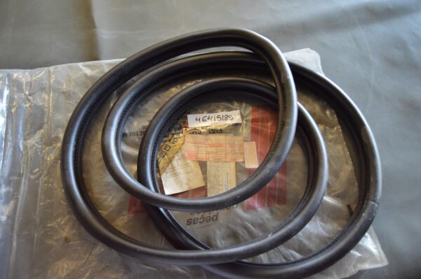 Ref; 46415185 Perfil Porta Dianteira Esquerda - Fiat Palio, Siena NOVO