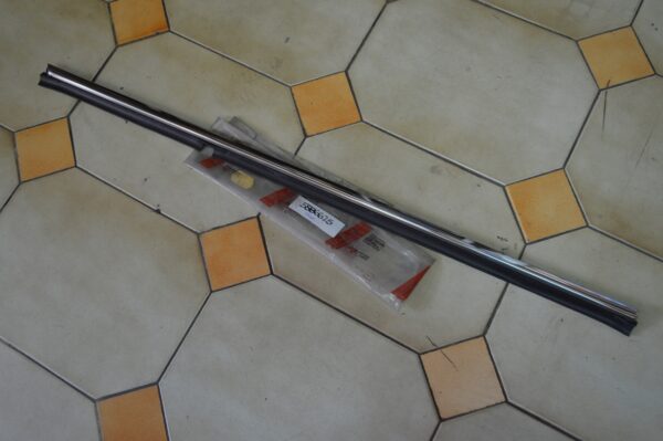 Ref;5886625 Friso  Exterior Direito da Janela - Fiat 124 Spider NOVO
