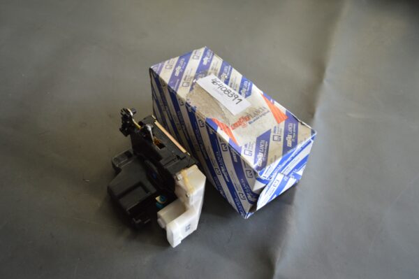 Ref; 46408391 Fechadura Dianteira Esquerda - Lancia Y NOVO