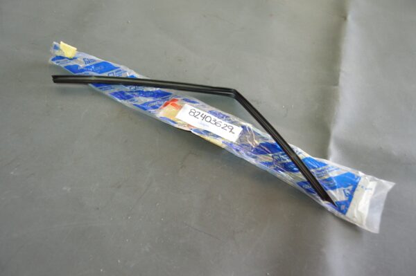 Ref; 82403629 Friso da Porta Dianteira Direita - Lancia Delta R.86 BZ/DS  NOVO