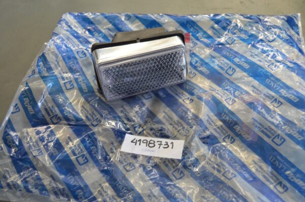 Ref:4198731 Farol Dianteiro Direito - Fiat 124 Special