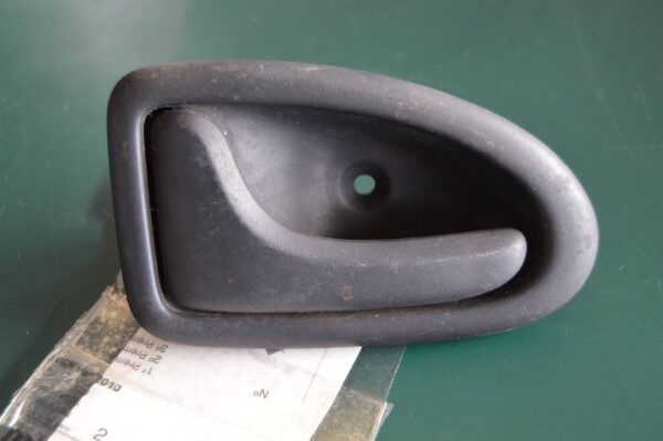 Ref: 8200028994 Puxador interior esquerdo Opel, Renault, Peugeot, Nissan