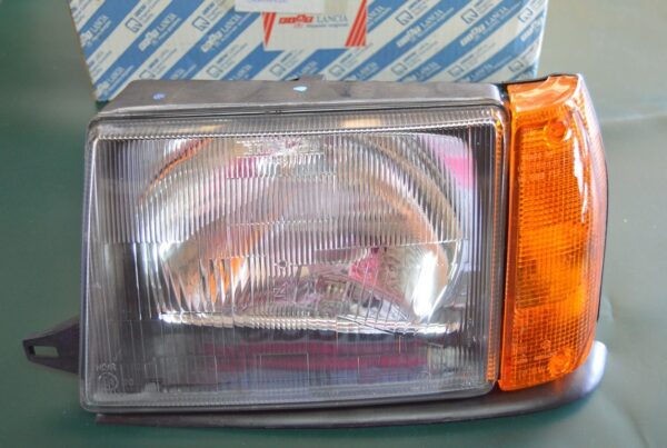 Ref: 5995291 Farol Frente Esquerdo - Lancia Y10 NOVO
