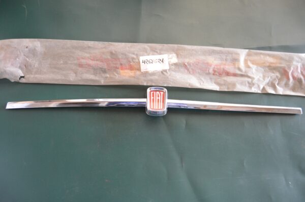 Ref: 4268621 Emblema Grelha Dianteiro - Fiat NOVO