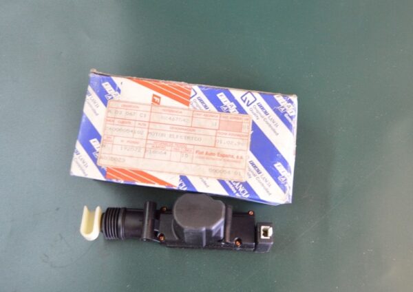 Ref: 82467542 Mecanismo do travamento elétrico tampa do porta-malas - Lancia Delta Serie 2 (93-99) NOVO - Imagen 2