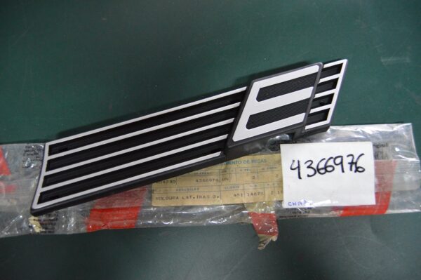 Ref: 4366976 Moldura Lateral Traseira Direita - Fiat 128 NOVO