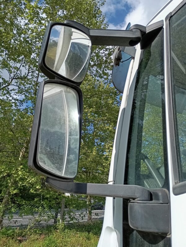 Iveco - Plataforma Traseira Elvadora USADO - Imagen 3