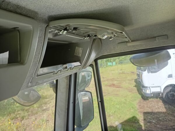 Iveco - Plataforma Traseira Elvadora USADO - Imagen 4