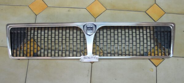 Ref: 82361131 Grelha Dianteira - Lancia Delta 1300 1500 NOVO