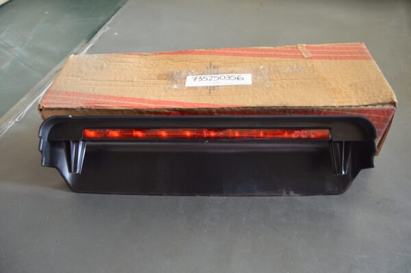 Ref: 735250356 Farolim Traseiro 3º Stop - Fiat Strada NOVO