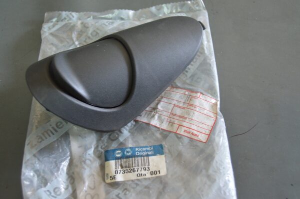 Ref: 735267793 Cinzeiro Traseiro - Fiat Punto NOVO