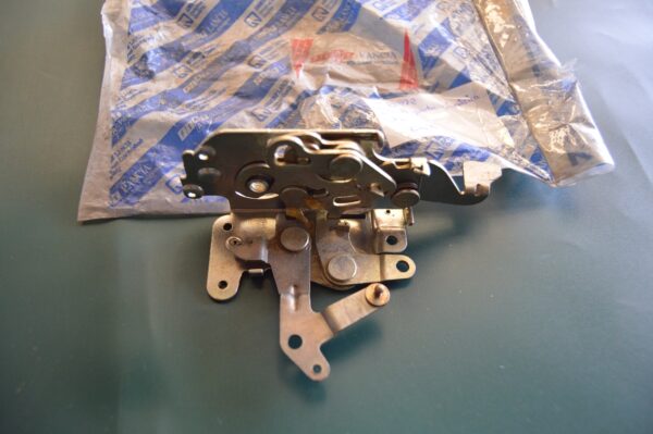 Ref: 7630972 Fecho Porta Dianteira Direita - Fiat Uno NOVO